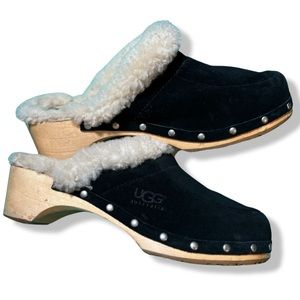 UGG beautiful suede clogs